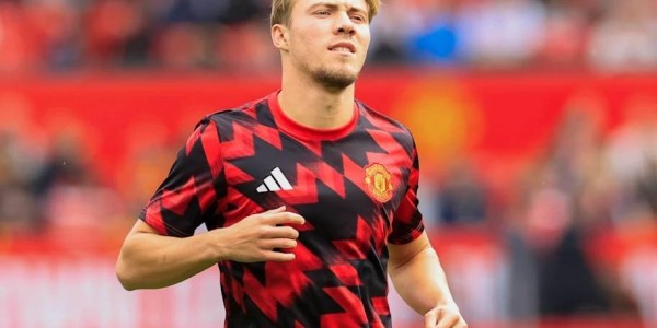 曼联磋商霍伊伦德转会条款，阿莫林暗示新援上位