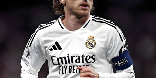 魔笛声未央！38岁莫德里奇拒沙特降薪留队，皇马出场576次夺27冠
        
    魔笛声未央！38岁莫德里奇拒沙特降薪留队，皇马出场576次夺27冠